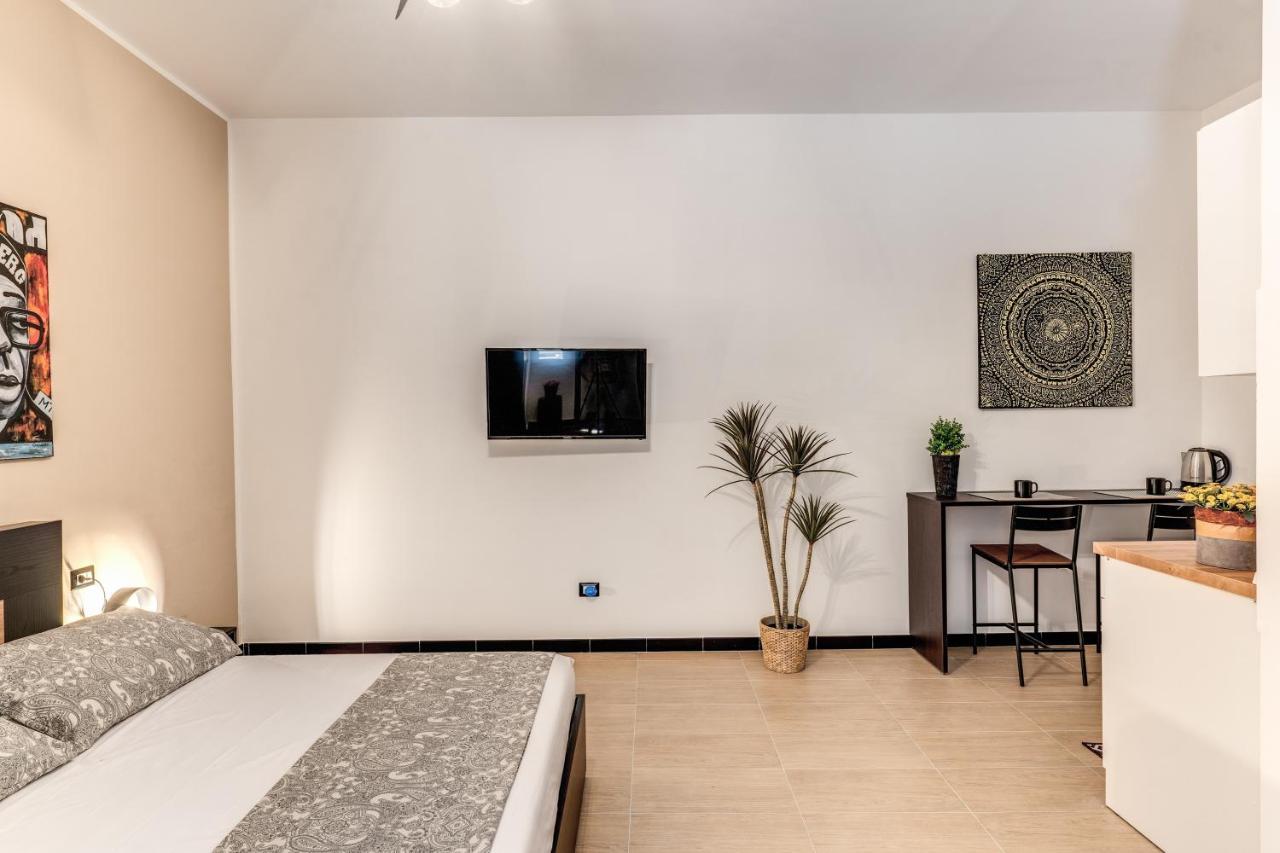 The Quarters Naples Apartments Bagian luar foto