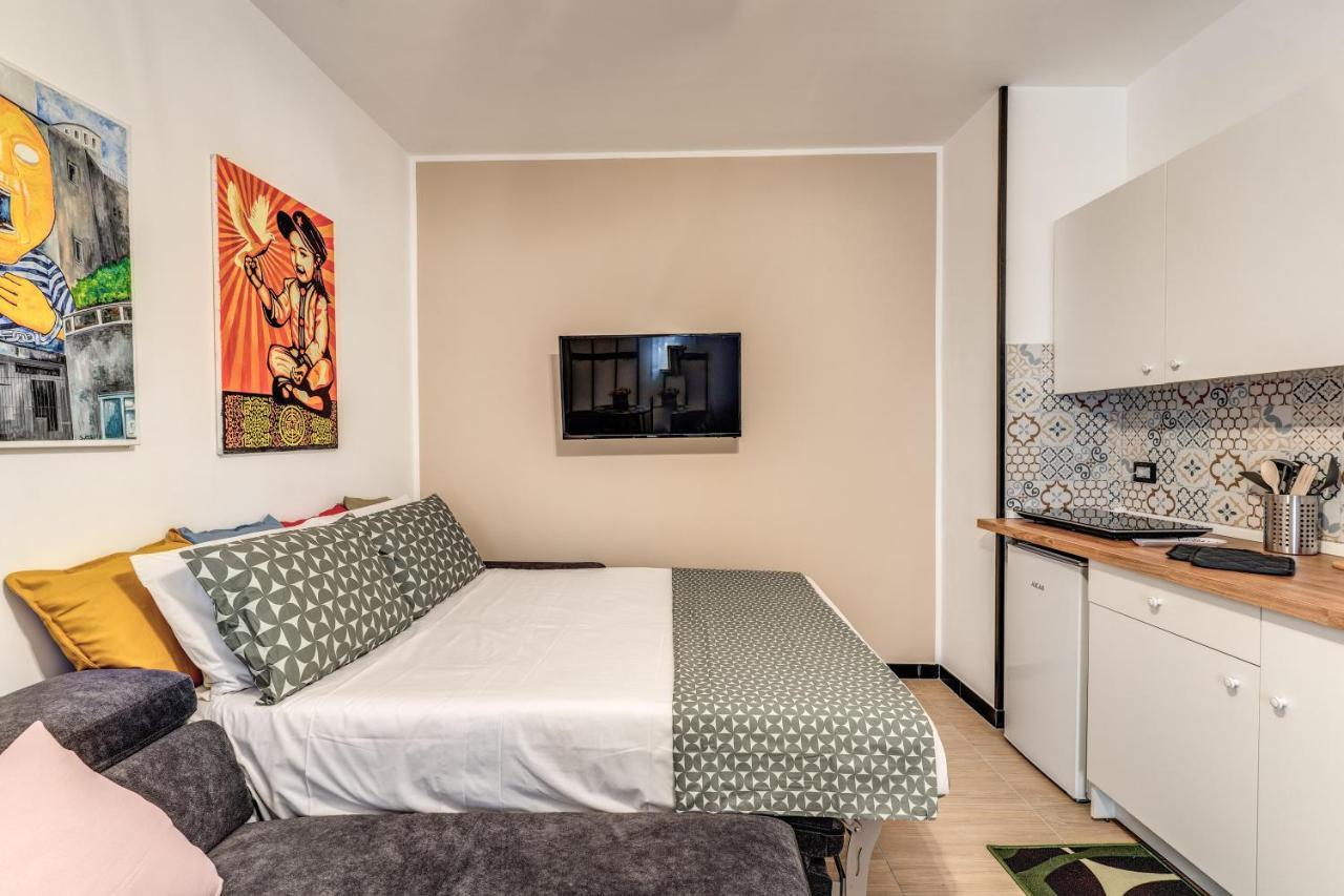 The Quarters Naples Apartments Bagian luar foto
