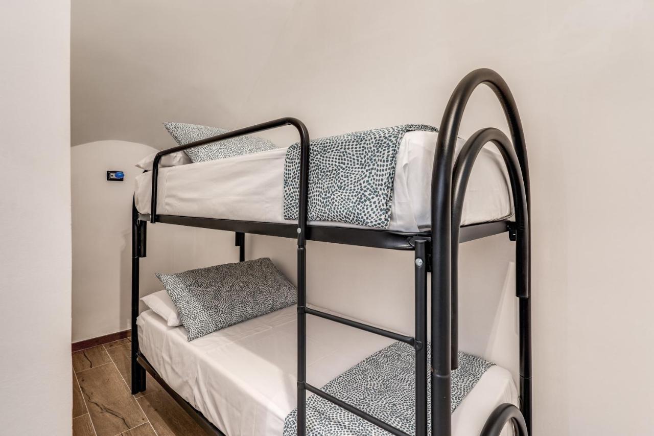 The Quarters Naples Apartments Bagian luar foto