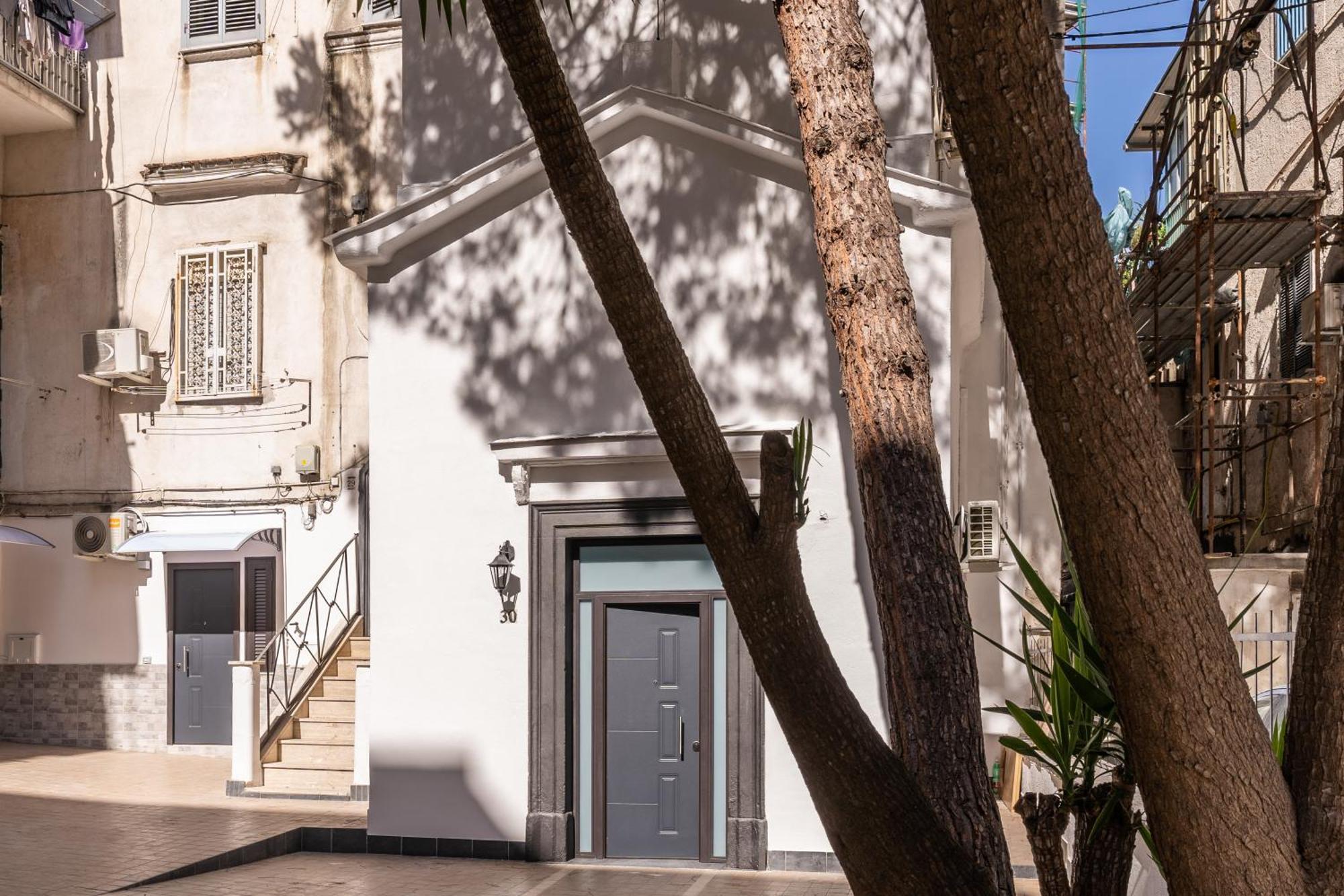 The Quarters Naples Apartments Bagian luar foto