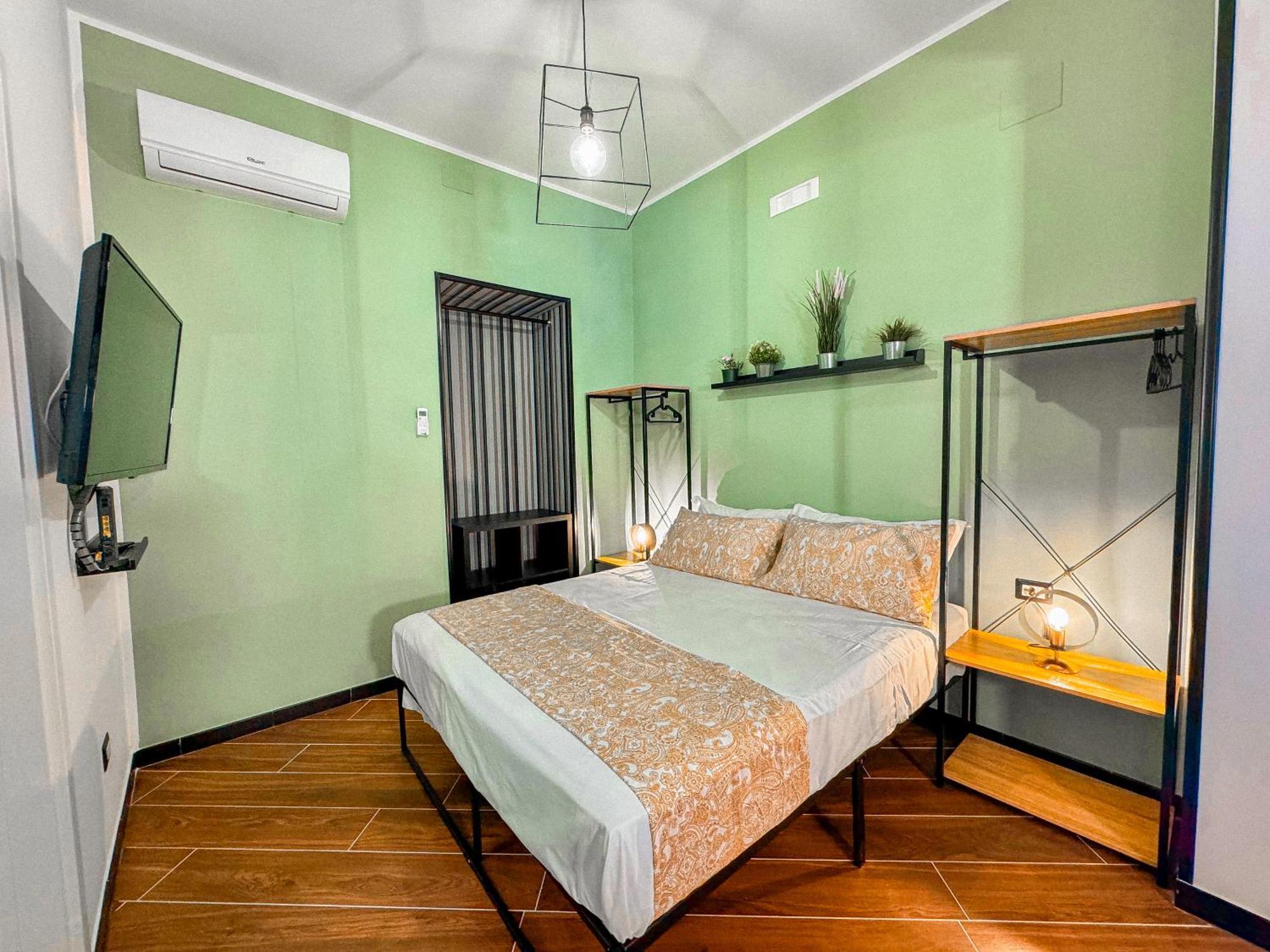 The Quarters Naples Apartments Bagian luar foto