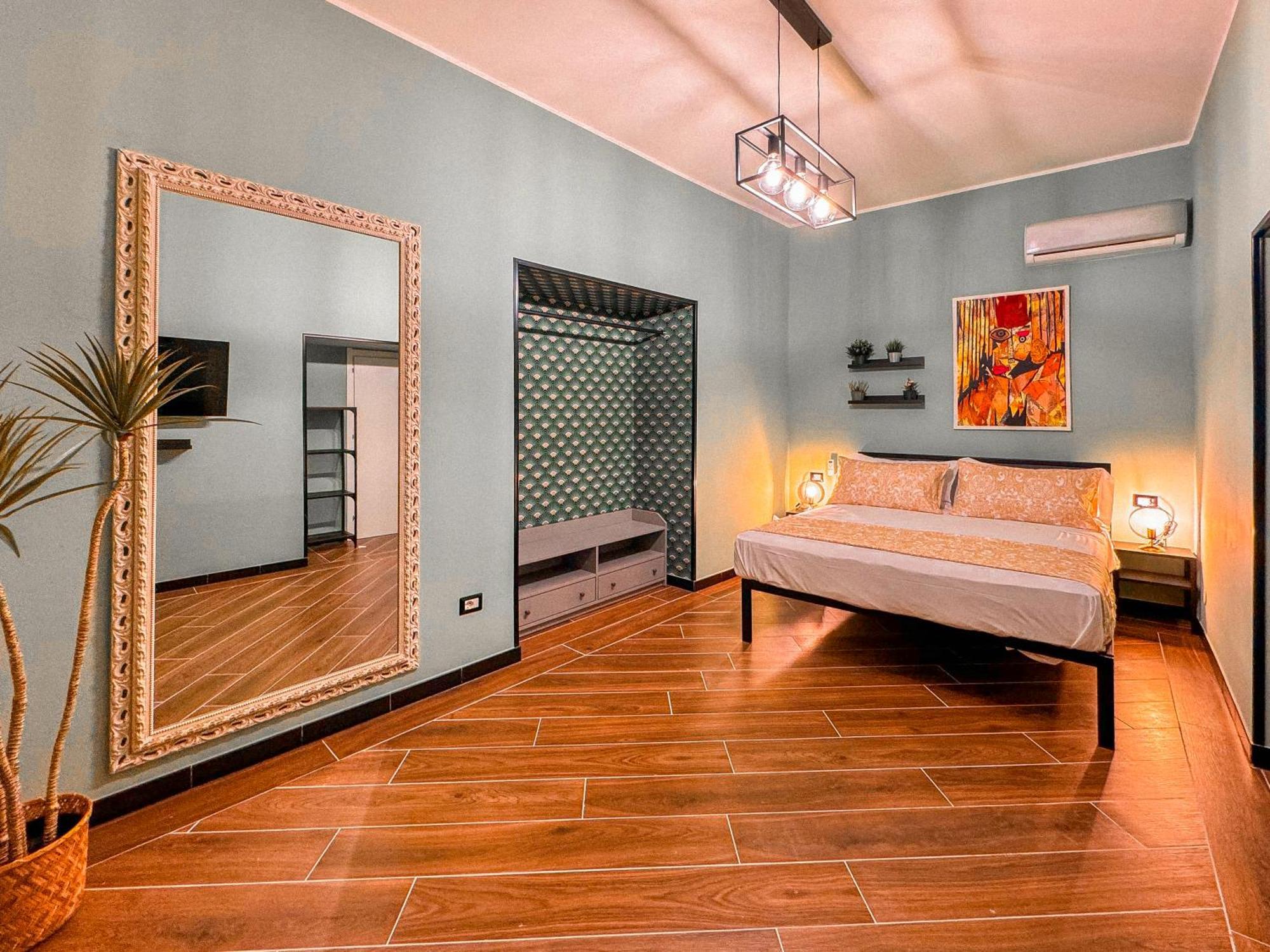 The Quarters Naples Apartments Bagian luar foto